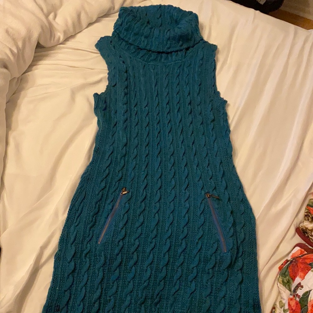 Women’s dress size S